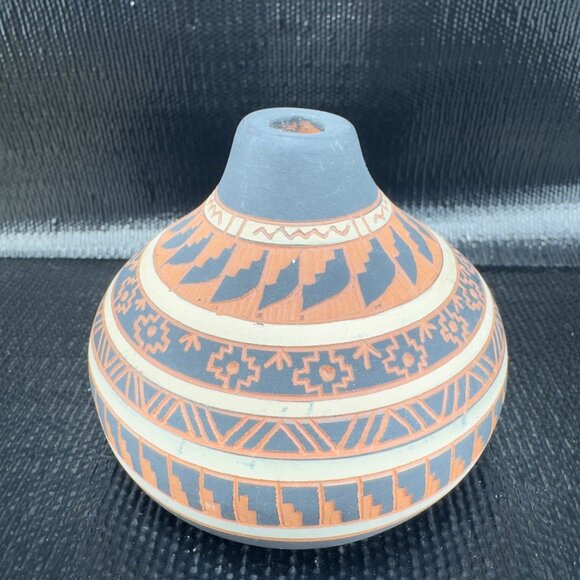 Johnny Williams Navajo Pottery Vessel Vase RedWare Etched Hand Made Bud Vase VTG - Picture 1 of 7